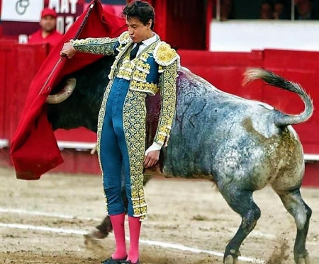 Acho: Roca el Rey de su Tierra